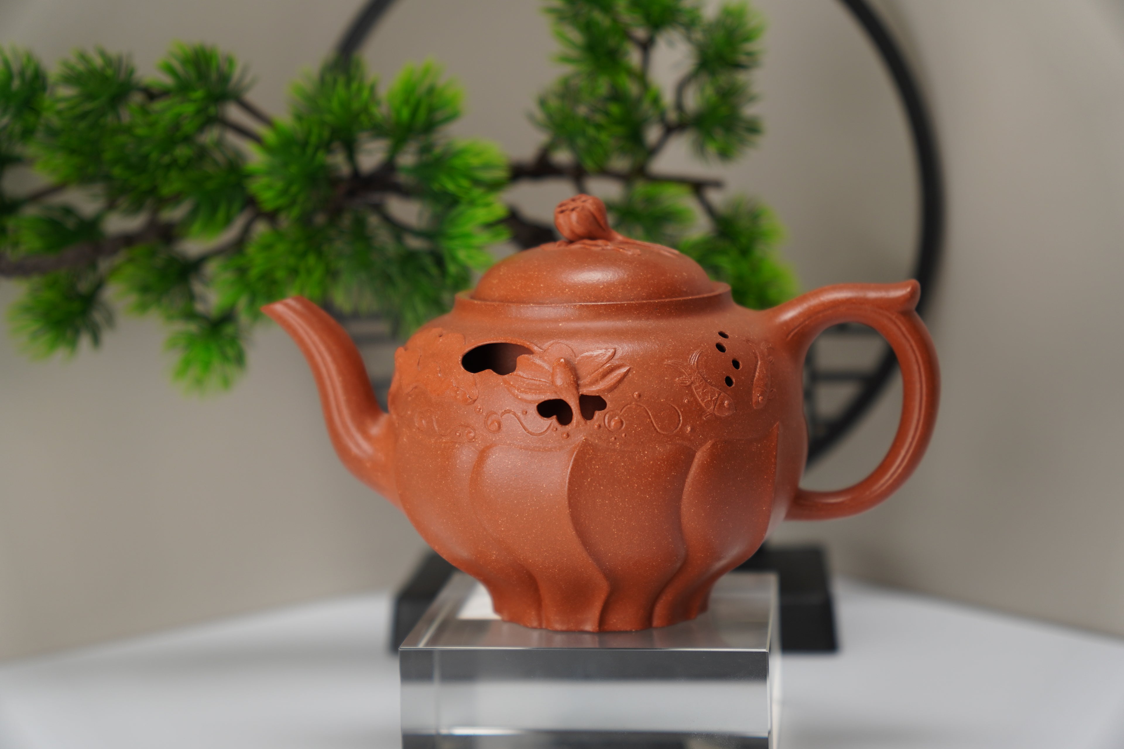 A Zisha teapot that has won a gold award