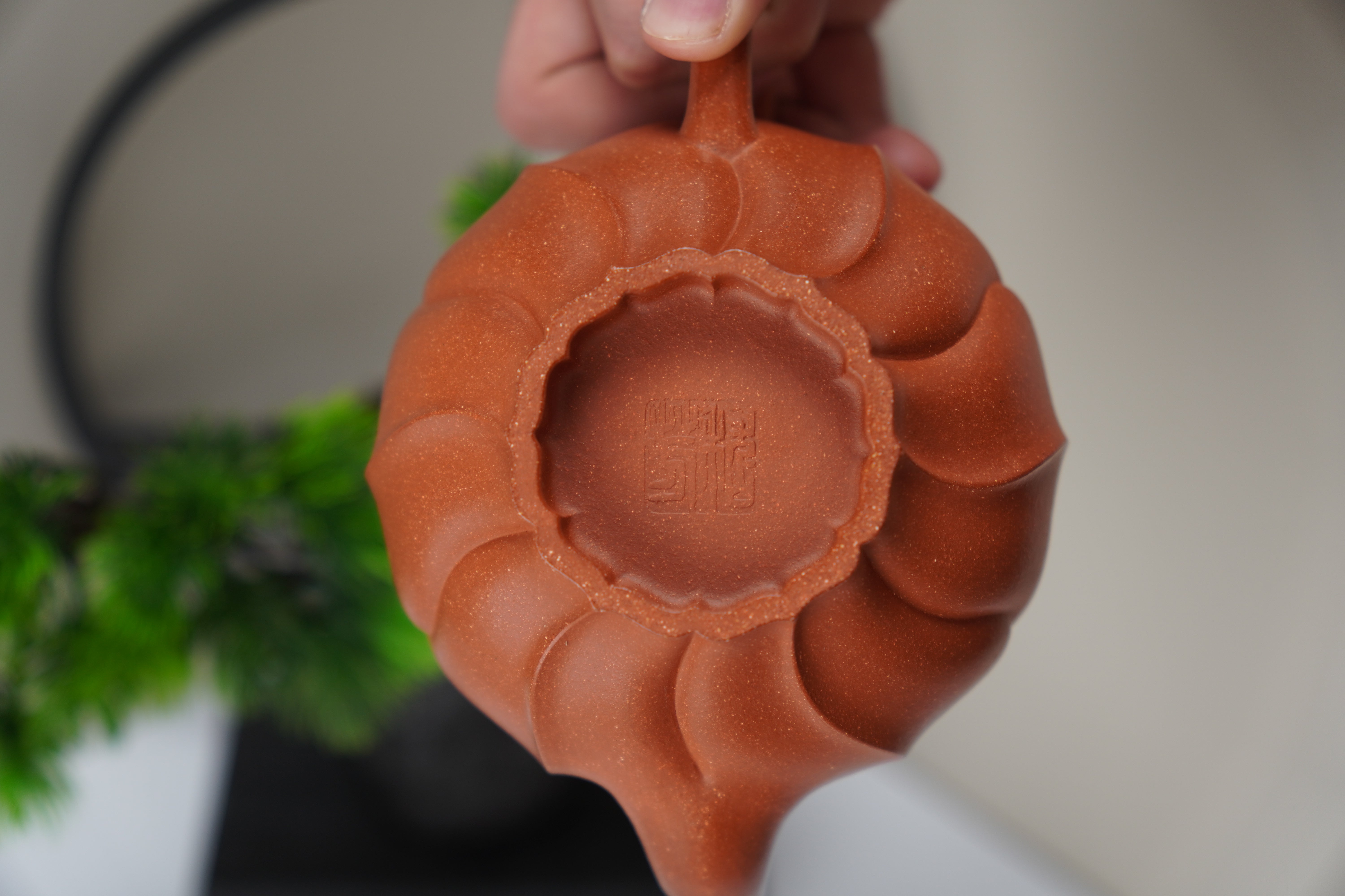 A Zisha teapot that has won a gold award – 嵇芳天空