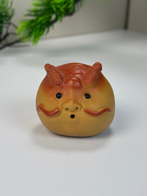 All kinds of creative tea pets, ornaments, and handheld pieces.