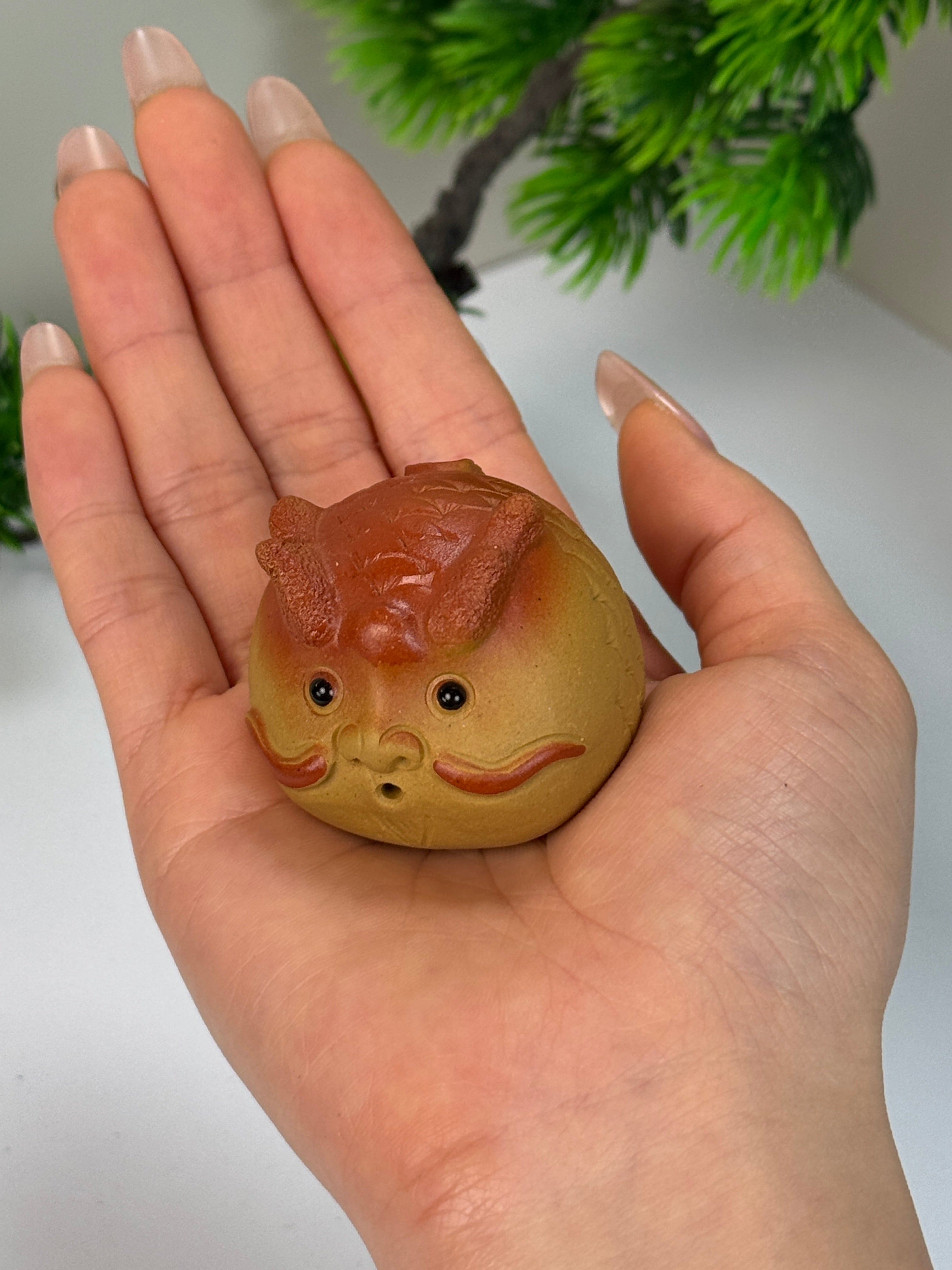 All kinds of creative tea pets, ornaments, and handheld pieces.