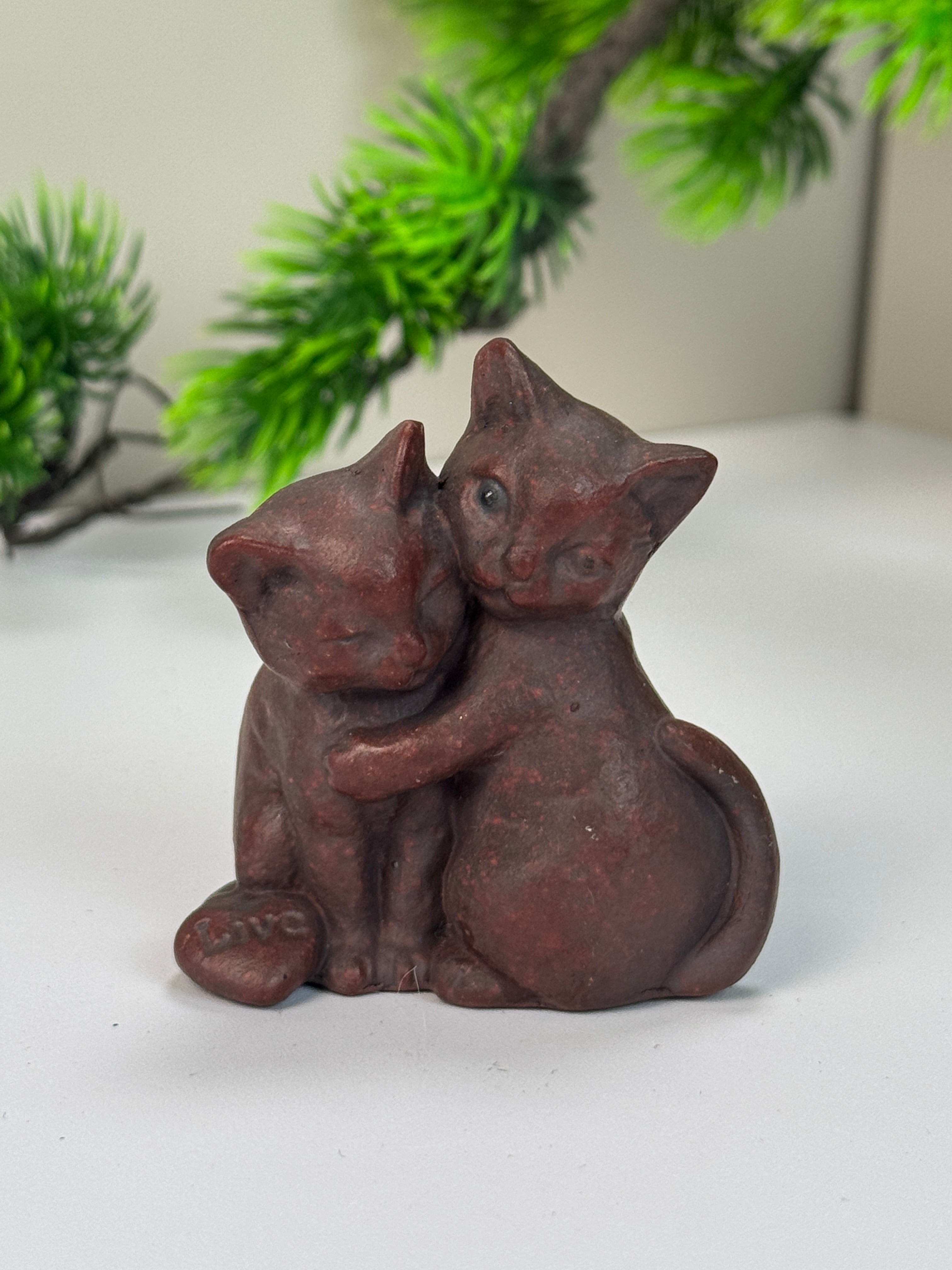 All kinds of creative tea pets, ornaments, and handheld pieces.